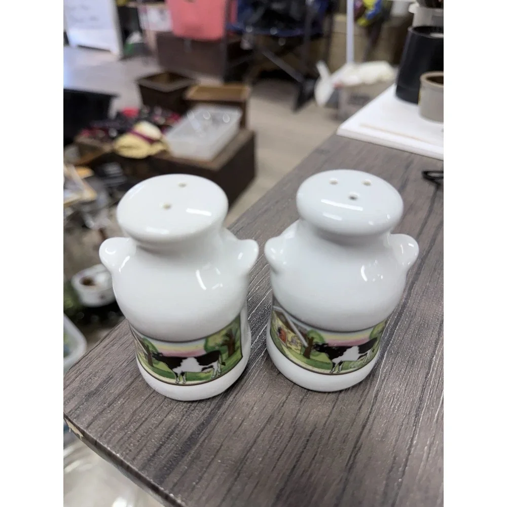 Vintage Milk Jug Bottle Cow Salt & Pepper White Ceramic Countryside Farm Shakers